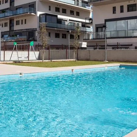 Global Properties, Con Piscina En