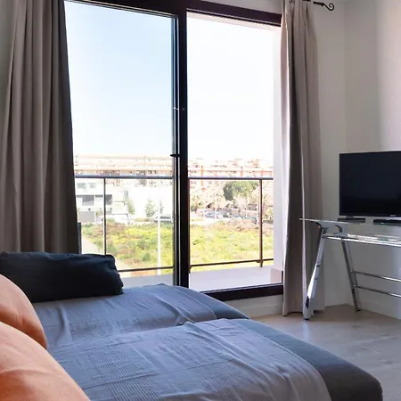 Global Properties, Con Piscina En Appartement *